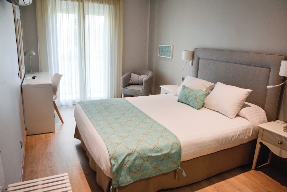 Hotel Costasol — Hotel rooms in Almeria, Andalusia