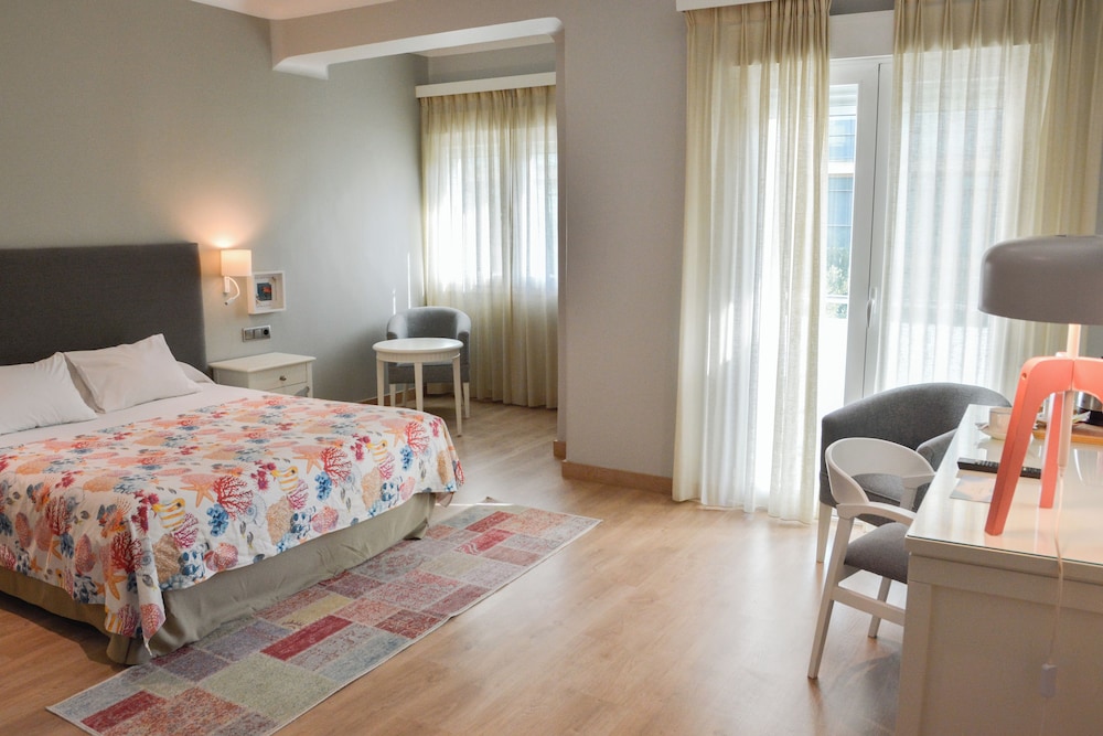 Hotel Costasol — Hotel rooms in Almeria, Andalusia
