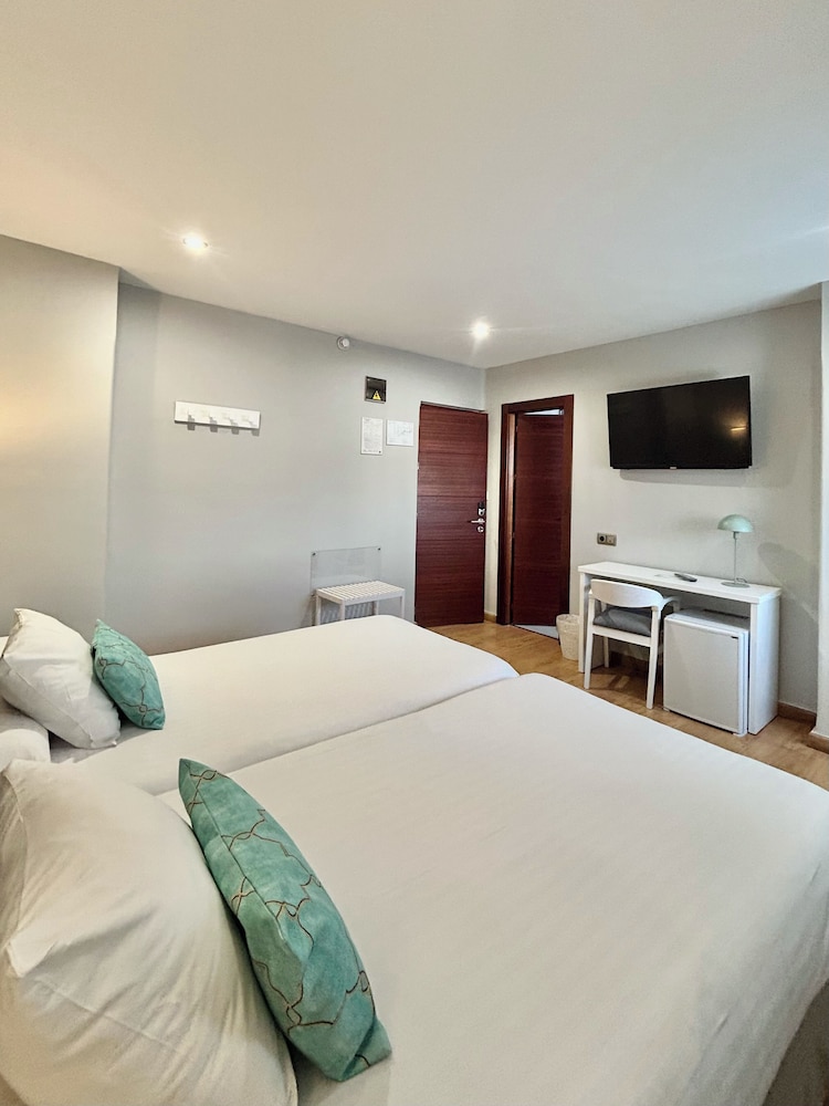 Hotel Costasol — Hotel rooms in Almeria, Andalusia