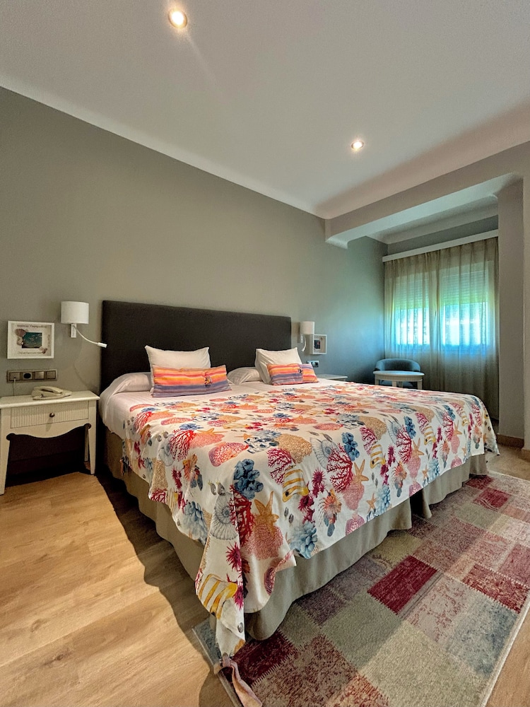 Hotel Costasol — Hotel rooms in Almeria, Andalusia