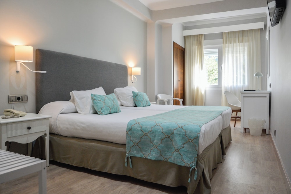Hotel Costasol — Hotel rooms in Almeria, Andalusia