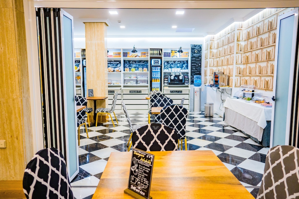 Hotel Costasol — Restaurant & bars in Almeria, Andalusia