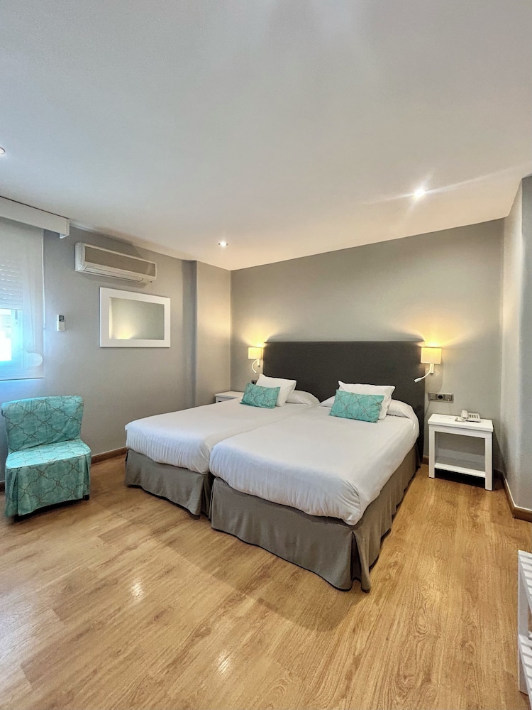 Hotel Costasol — Hotel rooms in Almeria, Andalusia