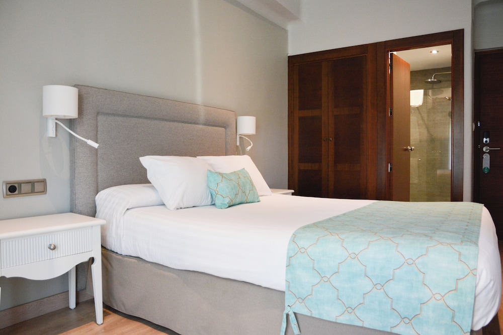 Hotel Costasol — Hotel rooms in Almeria, Andalusia