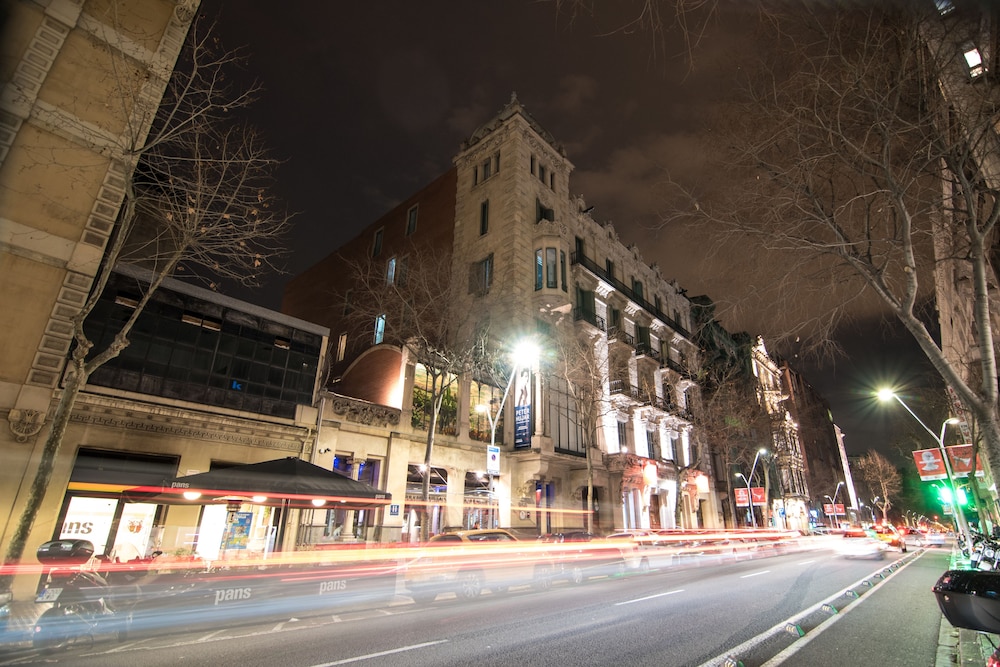 Petit Palace Museum — Hotel building in Barcelona, Catalonia