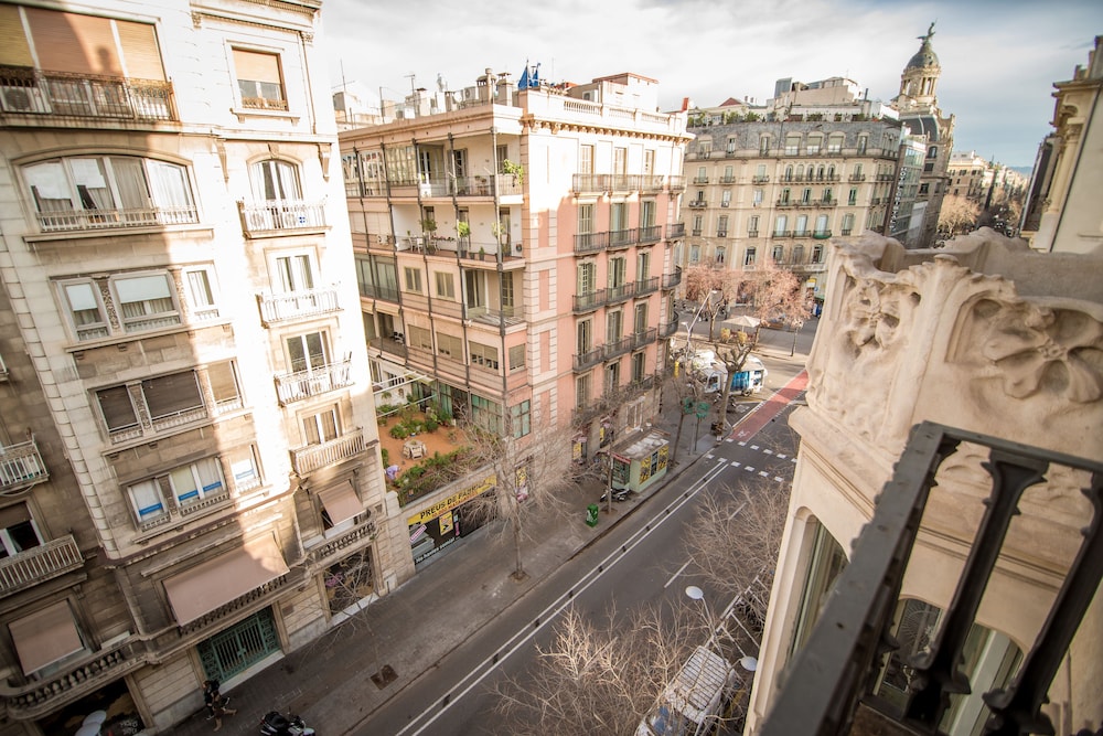 Petit Palace Museum — Attractions in the area in Barcelona, Catalonia