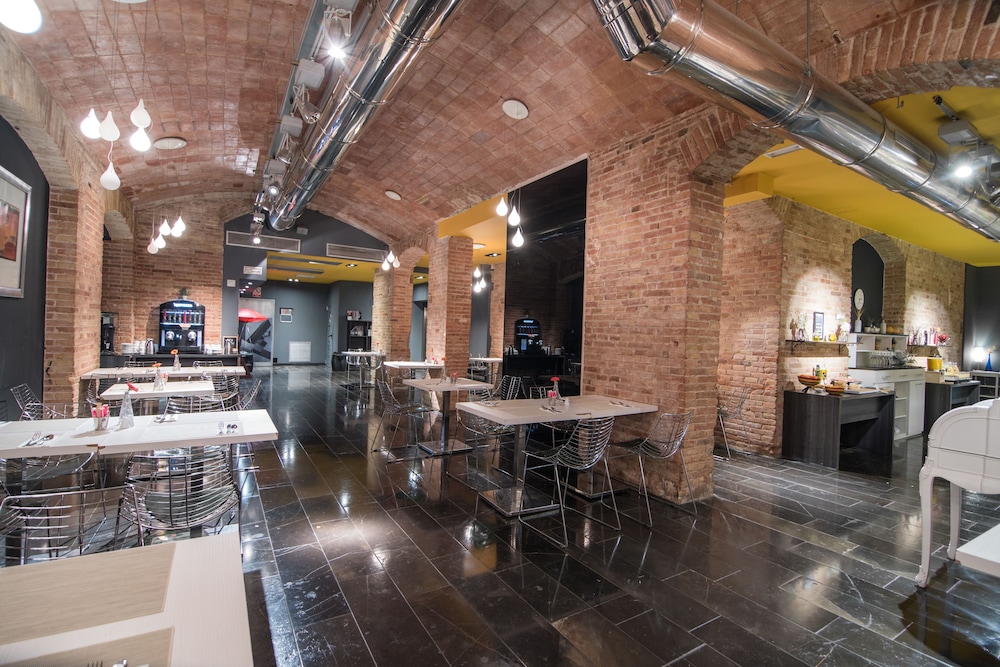 Petit Palace Museum — Restaurant & bars in Barcelona, Catalonia
