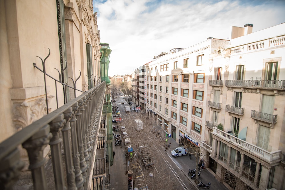 Petit Palace Museum — Attractions in the area in Barcelona, Catalonia