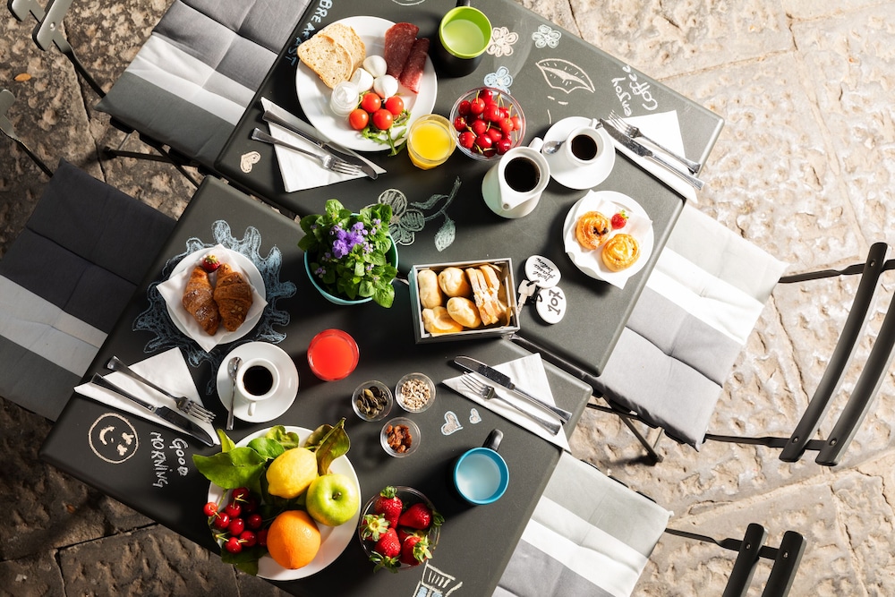 Hotel Piazza Bellini & Apartments — Restaurant & bars in Naples, Campania
