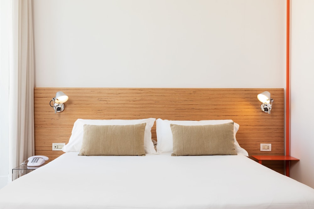 Hotel Piazza Bellini & Apartments — Hotel rooms in Naples, Campania