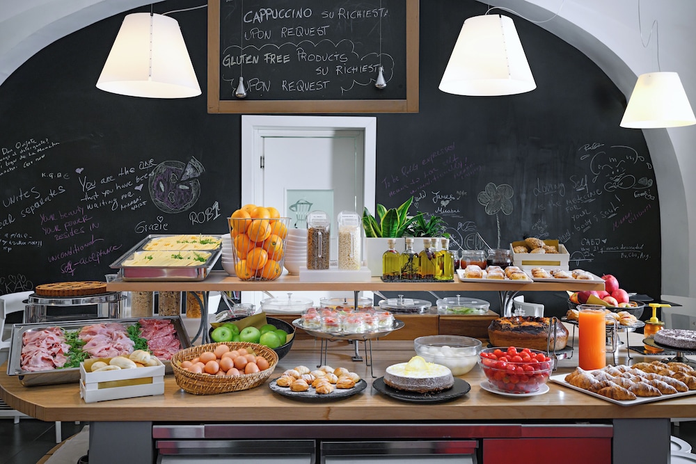 Hotel Piazza Bellini & Apartments — Restaurant & bars in Naples, Campania