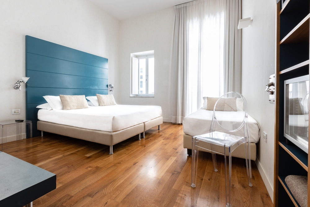 Hotel Piazza Bellini & Apartments — Hotel rooms in Naples, Campania