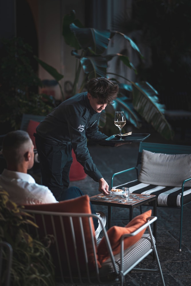 Hotel Piazza Bellini & Apartments — Restaurant & bars in Naples, Campania