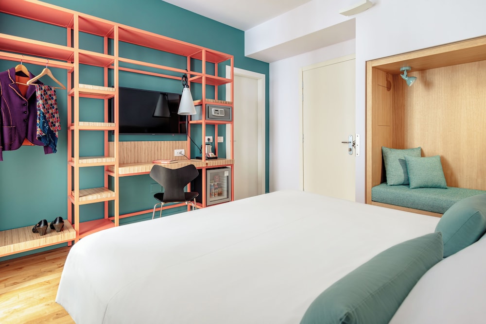 Hotel Piazza Bellini & Apartments — Hotel rooms in Naples, Campania