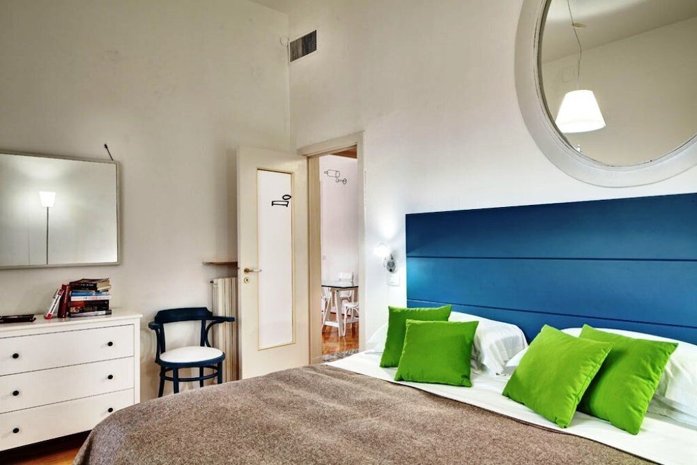 Hotel Piazza Bellini & Apartments — Hotel rooms in Naples, Campania