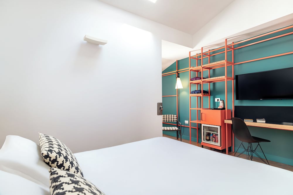 Hotel Piazza Bellini & Apartments — Hotel rooms in Naples, Campania