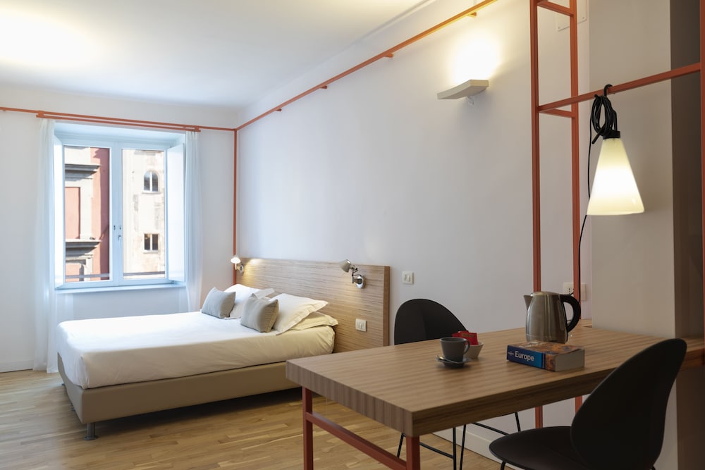 Hotel Piazza Bellini & Apartments — Hotel rooms in Naples, Campania