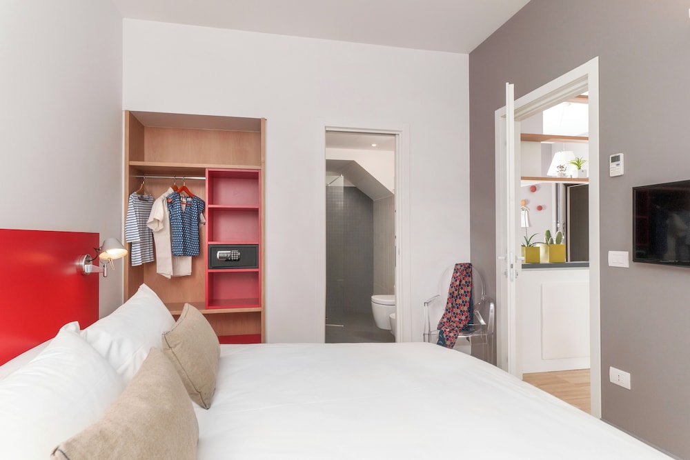 Hotel Piazza Bellini & Apartments — Hotel rooms in Naples, Campania