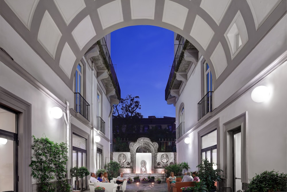 Hotel Piazza Bellini & Apartments — Hotel building in Naples, Campania