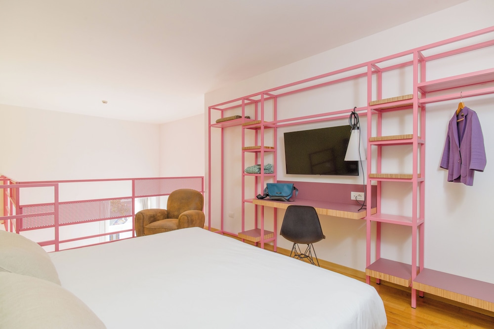 Hotel Piazza Bellini & Apartments — Hotel rooms in Naples, Campania