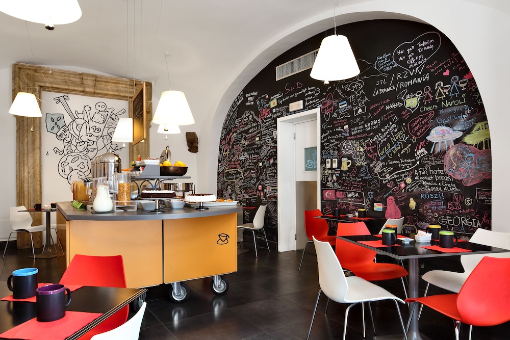 Hotel Piazza Bellini & Apartments — Restaurant & bars in Naples, Campania