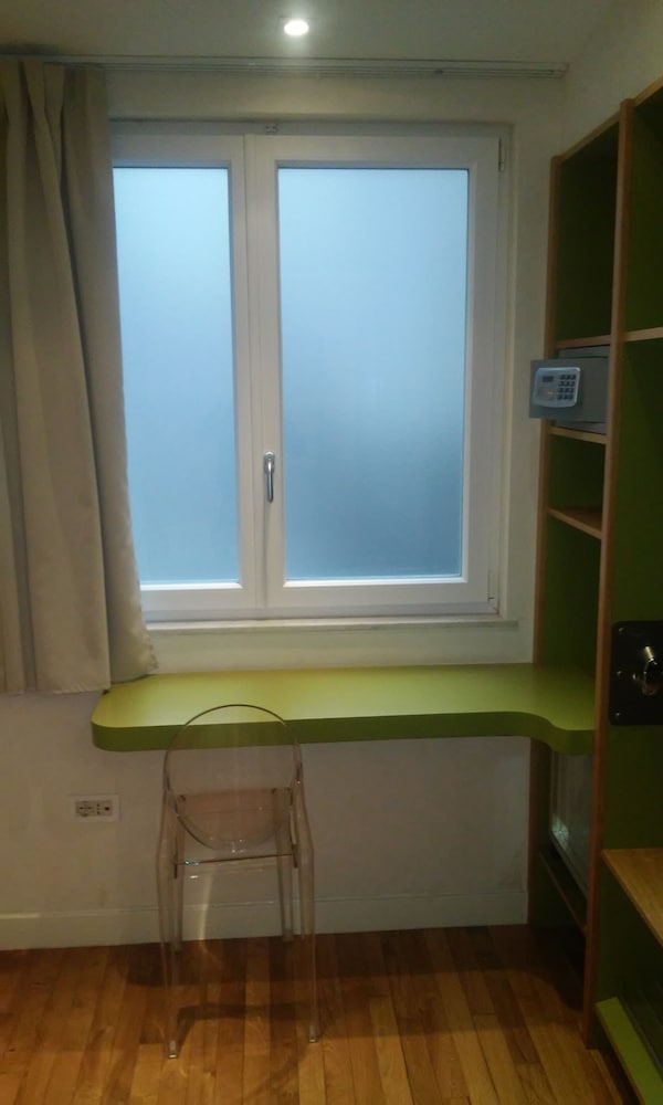 Hotel Piazza Bellini & Apartments — Hotel rooms in Naples, Campania