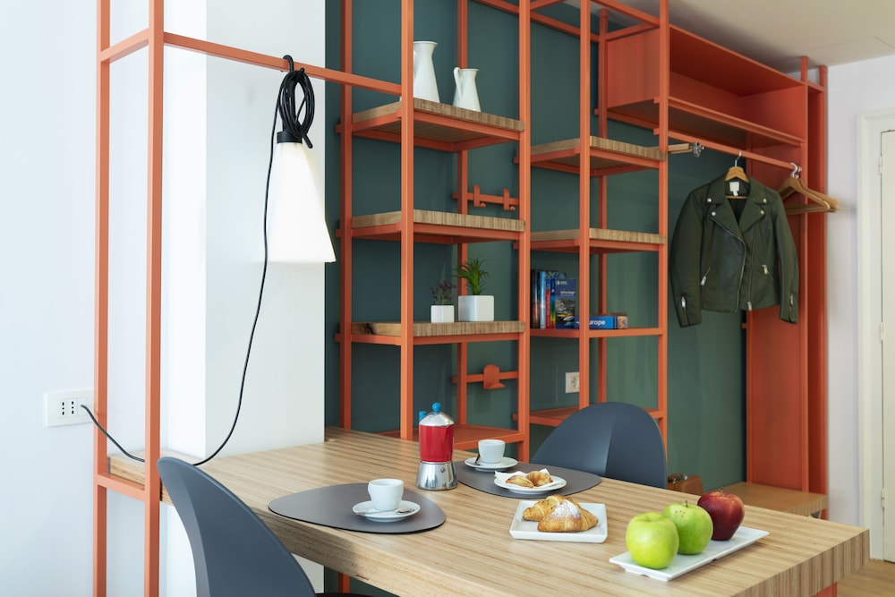 Hotel Piazza Bellini & Apartments — Hotel rooms in Naples, Campania