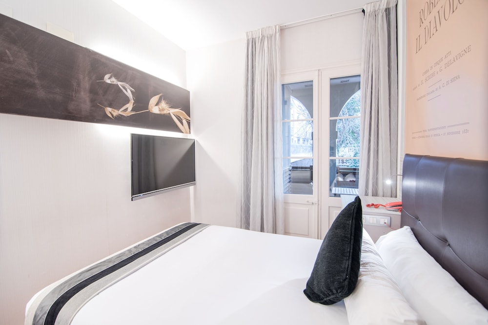 Petit Palace Boquería Garden — Hotel rooms in Barcelona, Catalonia