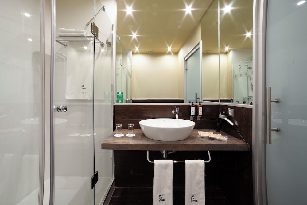 Petit Palace Boquería Garden — Hotel rooms in Barcelona, Catalonia