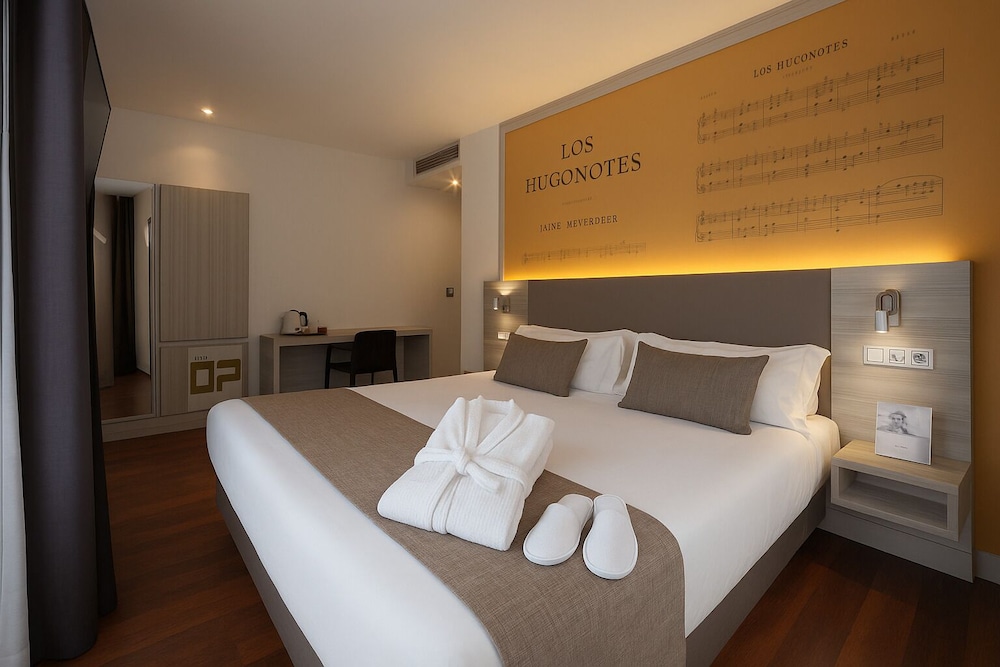 Petit Palace Boquería Garden — Hotel rooms in Barcelona, Catalonia
