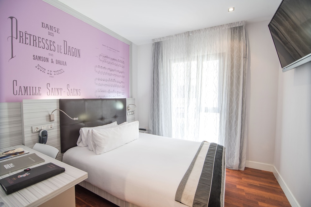 Petit Palace Boquería Garden — Hotel rooms in Barcelona, Catalonia