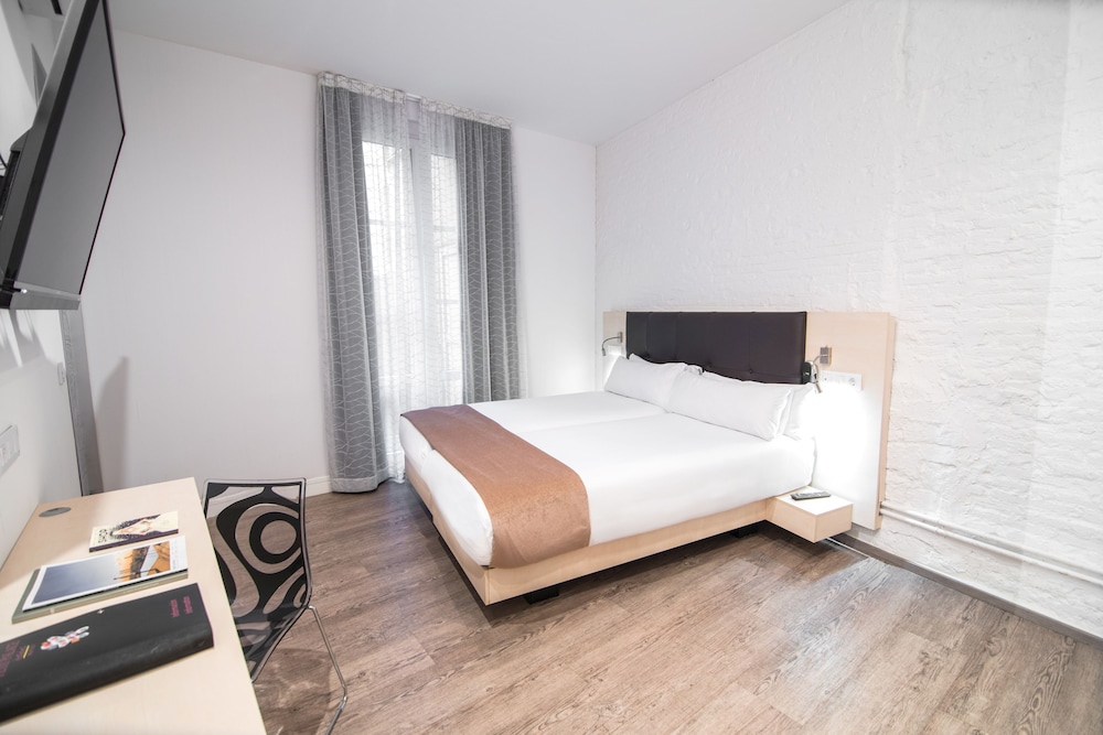 Petit Palace Boquería Garden — Hotel rooms in Barcelona, Catalonia