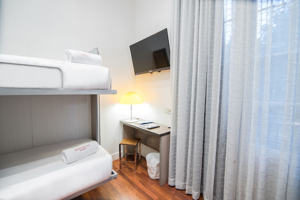 Petit Palace Boquería Garden — Hotel rooms in Barcelona, Catalonia