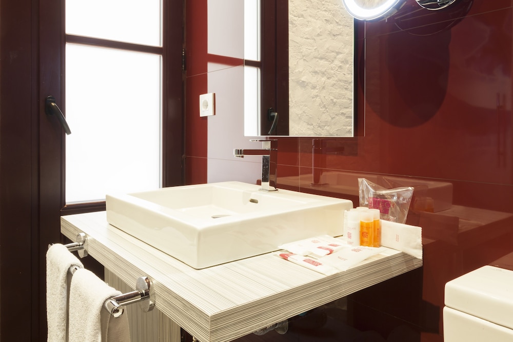 Petit Palace Boquería Garden — Hotel rooms in Barcelona, Catalonia
