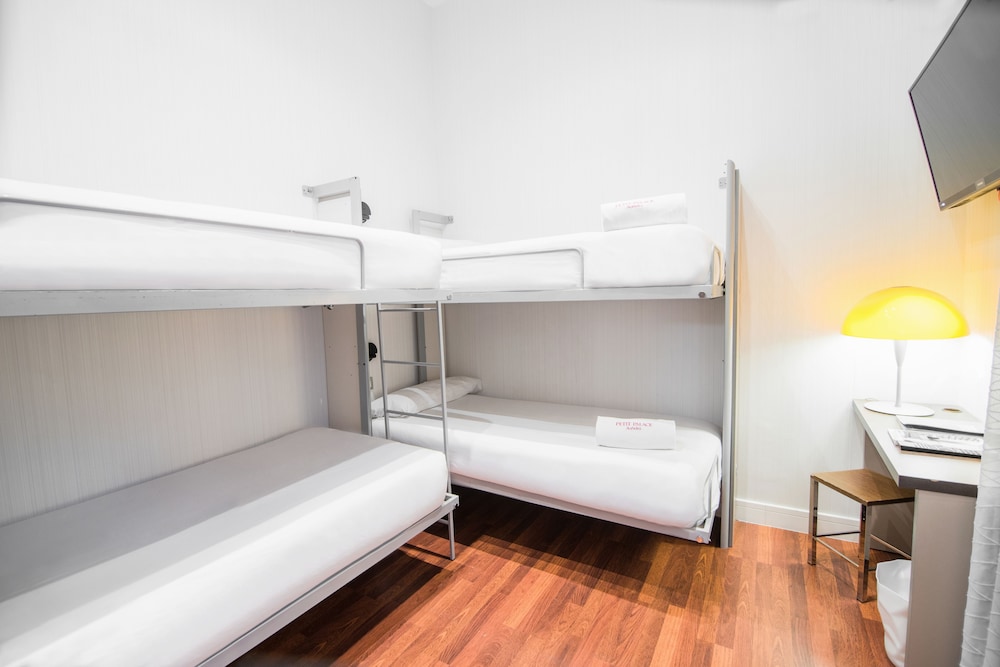 Petit Palace Boquería Garden — Hotel rooms in Barcelona, Catalonia