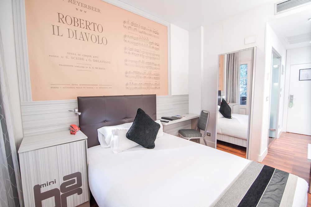 Petit Palace Boquería Garden — Hotel rooms in Barcelona, Catalonia