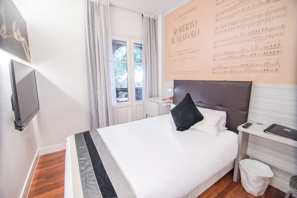 Petit Palace Boquería Garden — Hotel rooms in Barcelona, Catalonia