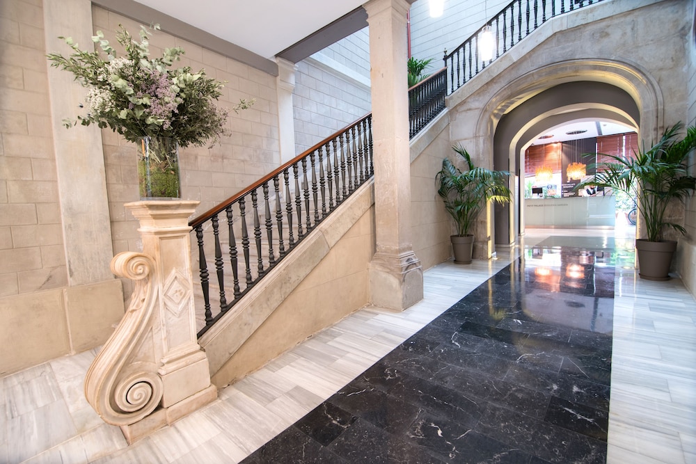 Petit Palace Boquería Garden — Hotel building in Barcelona, Catalonia