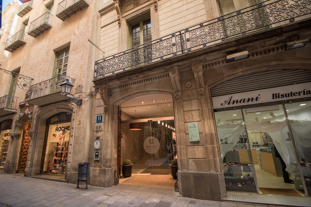 Petit Palace Boquería Garden — Hotel building in Barcelona, Catalonia