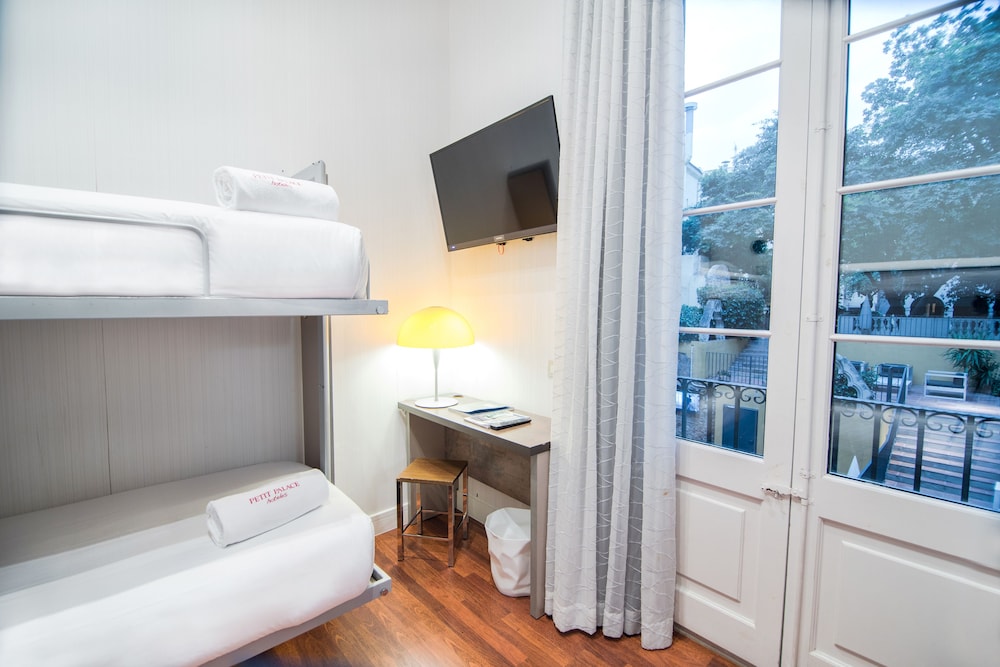 Petit Palace Boquería Garden — Hotel rooms in Barcelona, Catalonia