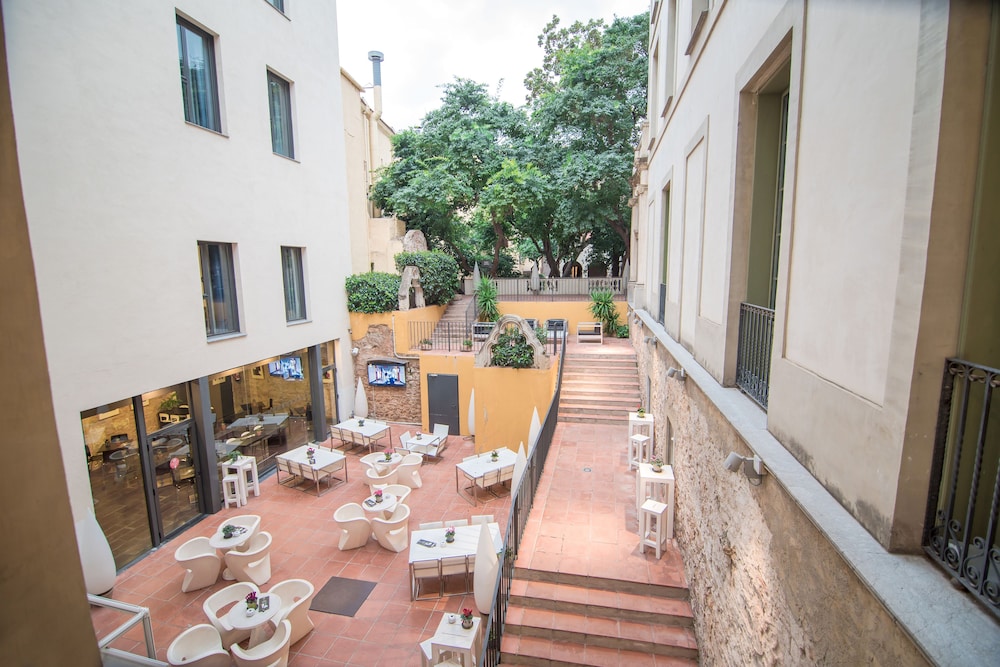 Petit Palace Boquería Garden — Restaurant & bars in Barcelona, Catalonia