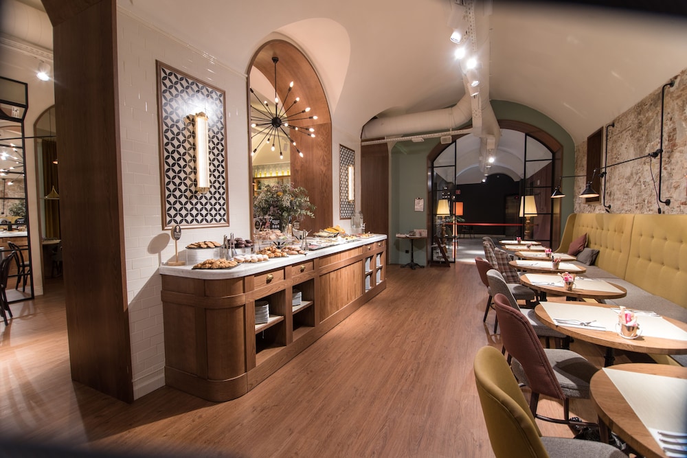 Petit Palace Boquería Garden — Restaurant & bars in Barcelona, Catalonia