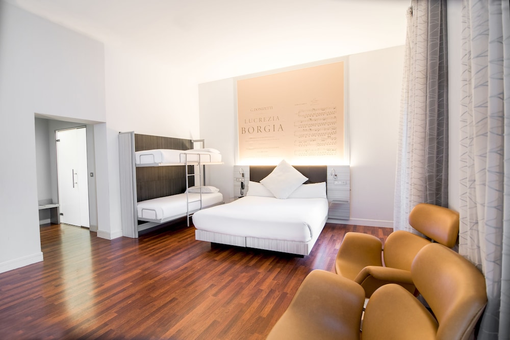 Petit Palace Boquería Garden — Hotel rooms in Barcelona, Catalonia