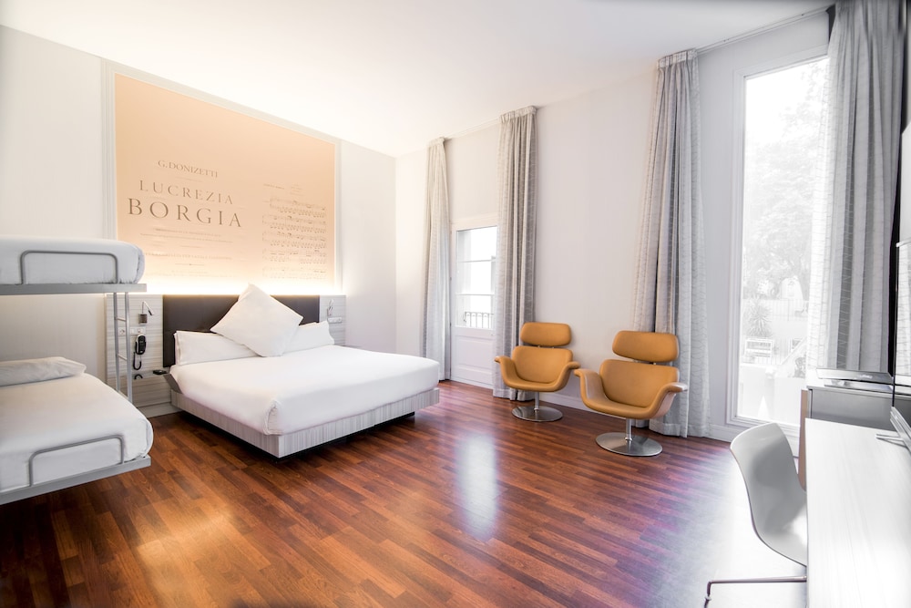 Petit Palace Boquería Garden — Hotel rooms in Barcelona, Catalonia