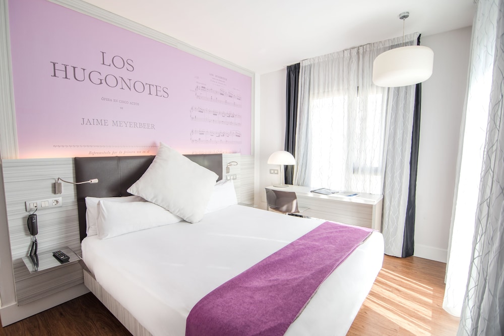 Petit Palace Boquería Garden — Hotel rooms in Barcelona, Catalonia