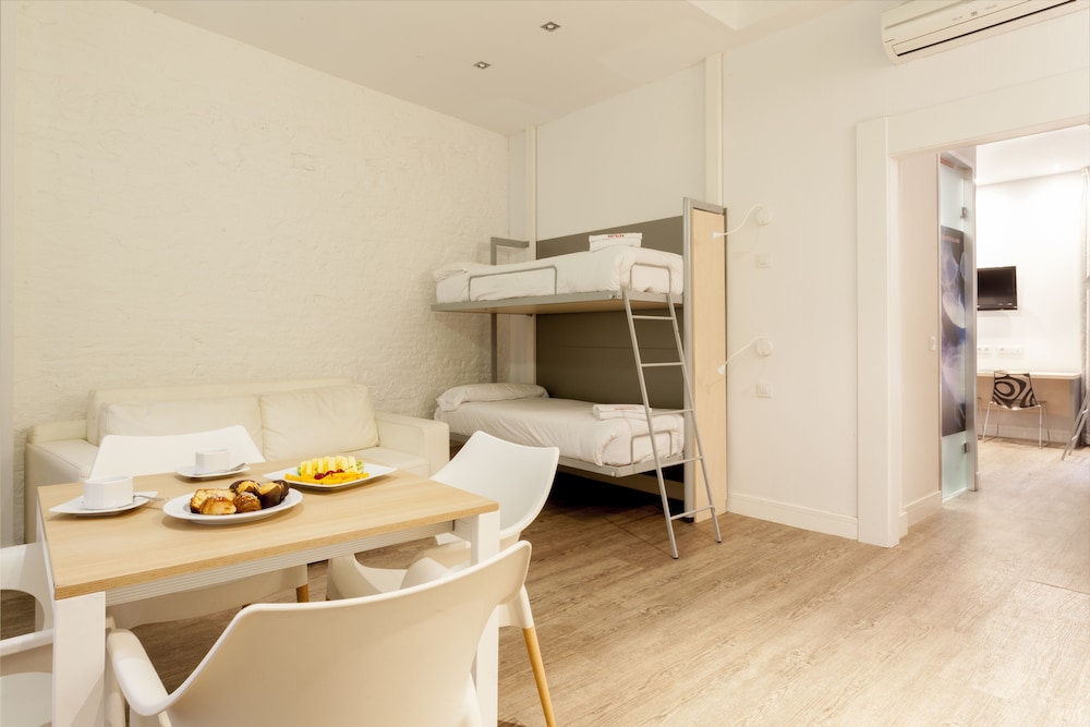 Petit Palace Boquería Garden — Hotel rooms in Barcelona, Catalonia