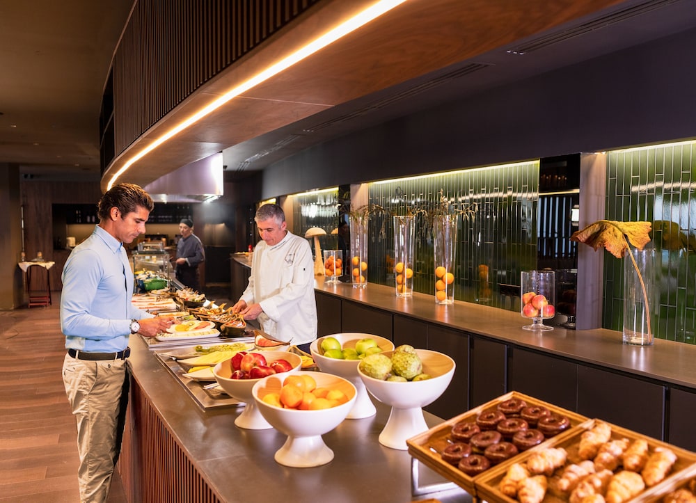 Barcelona Airport Hotel — Restaurant & bars in Barcelona, Catalonia