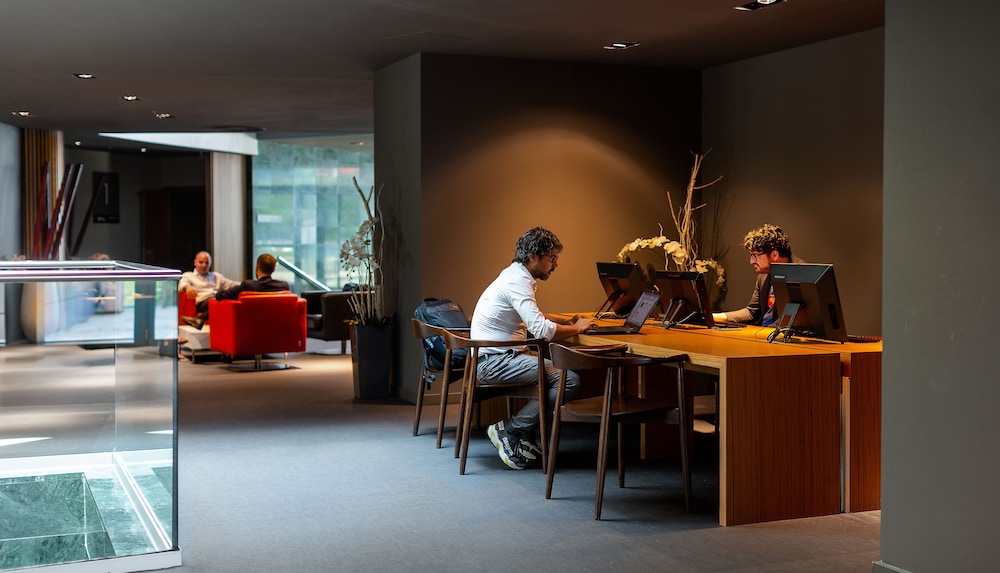 Barcelona Airport Hotel — Restaurant & bars in Barcelona, Catalonia