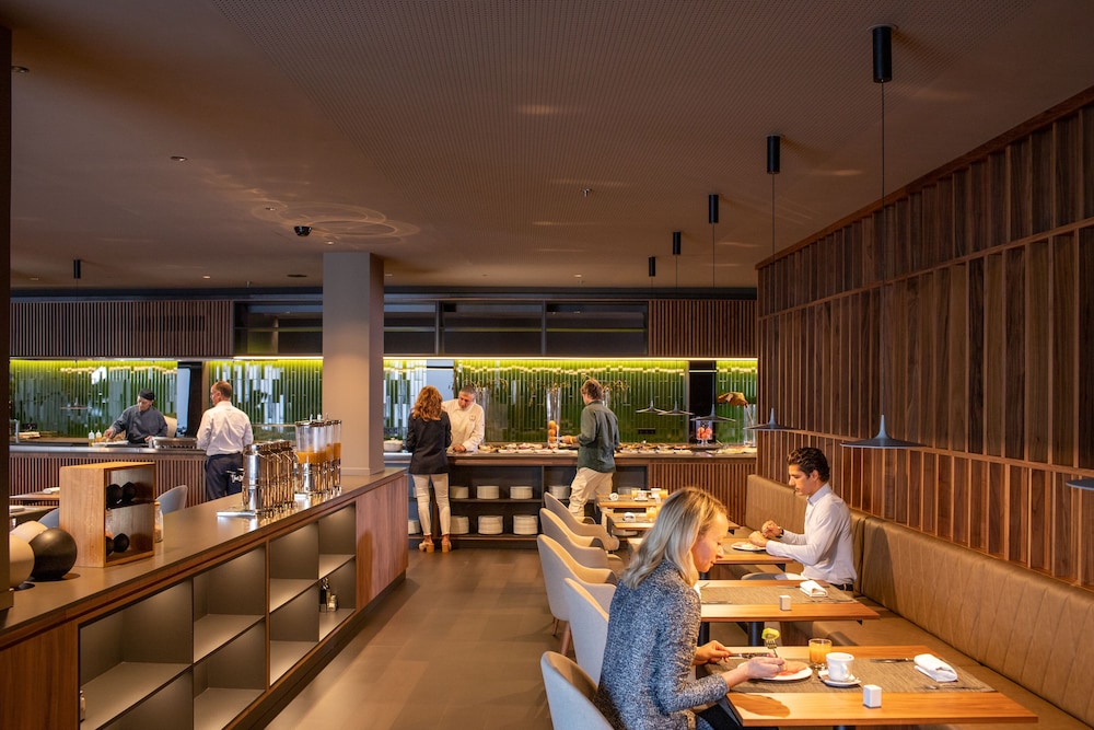 Barcelona Airport Hotel — Restaurant & bars in Barcelona, Catalonia