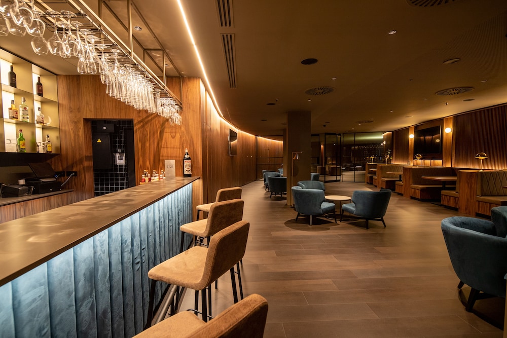 Barcelona Airport Hotel — Restaurant & bars in Barcelona, Catalonia